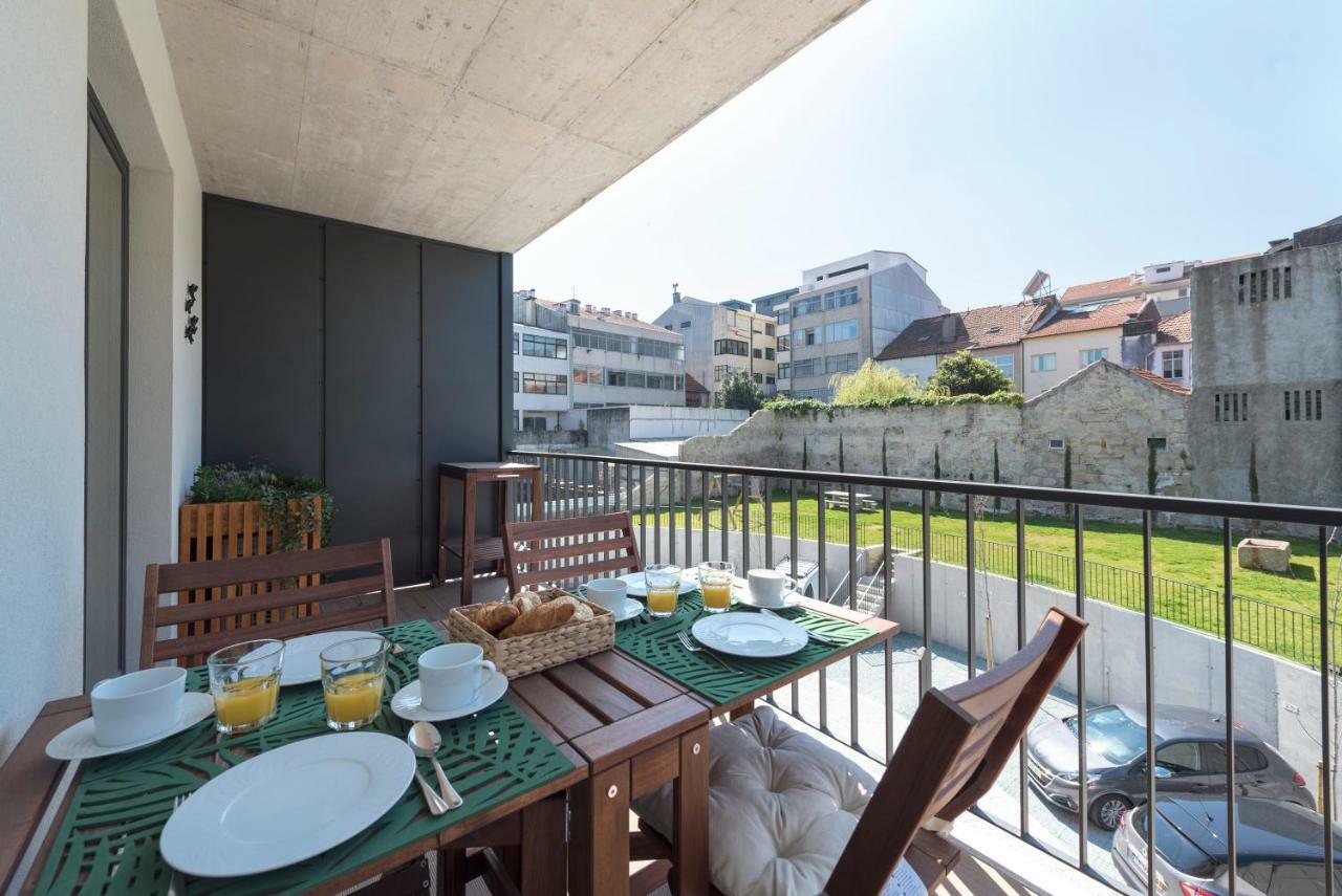 Lovelystay - Downtown Balcony Apartment With Free Parking Porto Exterior foto