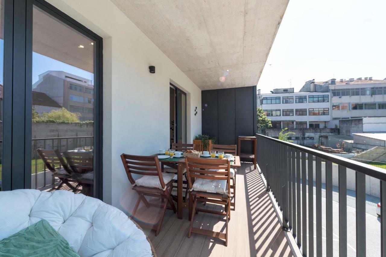Lovelystay - Downtown Balcony Apartment With Free Parking Porto Exterior foto